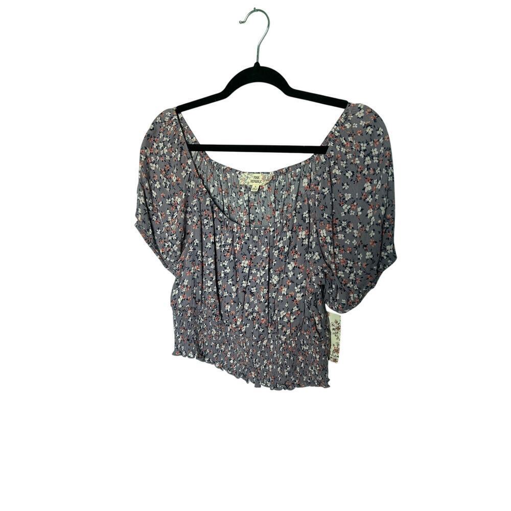 Pink Republic NWT Women’s Grape Floral Short Sleeve Top Size L.